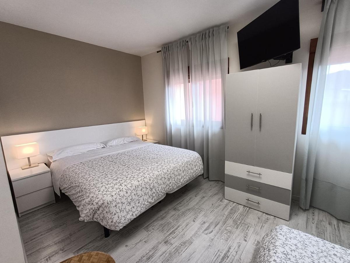 Rey Mundo Hotel Munebrega ภายนอก รูปภาพ